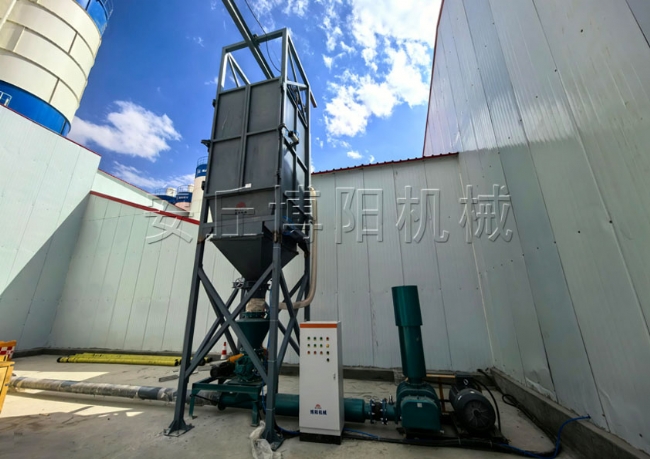 水泥噸袋拆包機(jī)的優(yōu)勢有哪些？